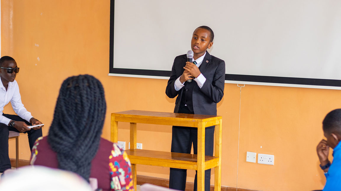 Confident-Kenyan-student-giving-presentation-during-public-speaking-class-for-kids-in-Nairobi